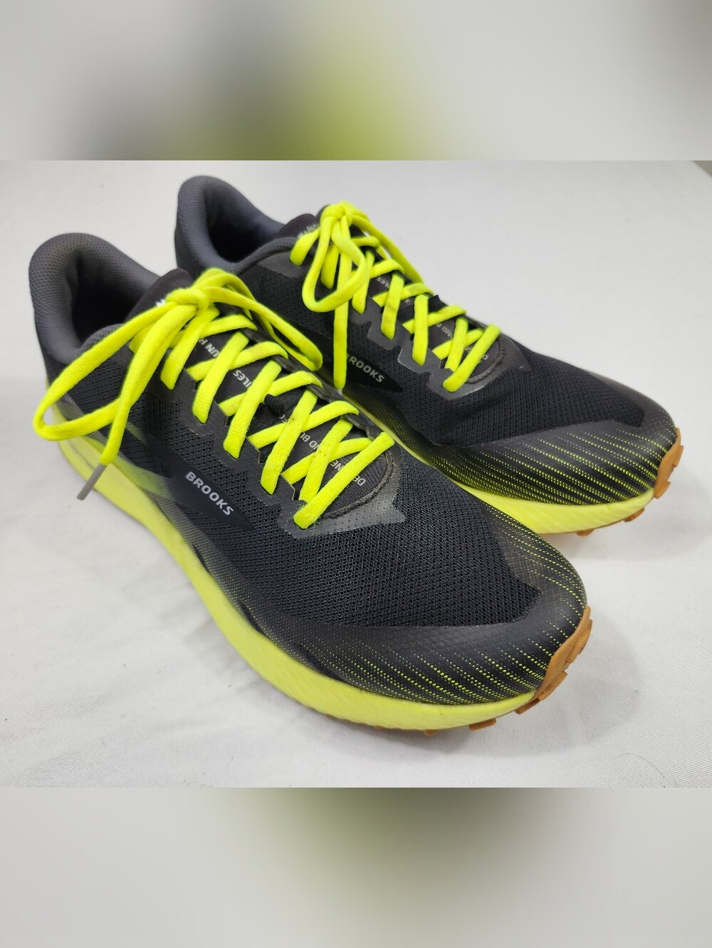 Brooks Mens Size 12 M Black W/Yellow Highlights Athletic Shoes